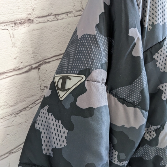 CHAMPION Hooded Puffer Winter Jacket - Picture 7 of 13